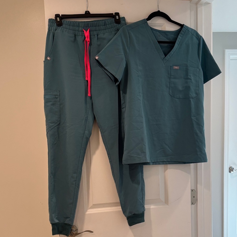 Limited edition color - FIGS Scrub Set